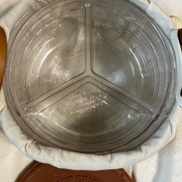 1991 Longaberger Button Basket with Ivory and plastic protector, bread warmer - Picture 2 of 8